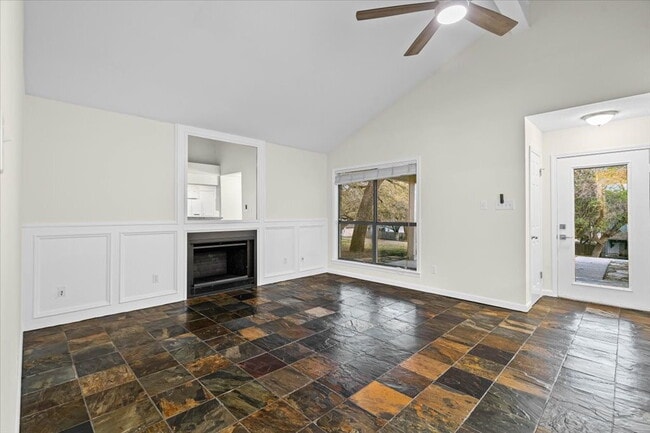 Photo - Very cute Lakeway duplex