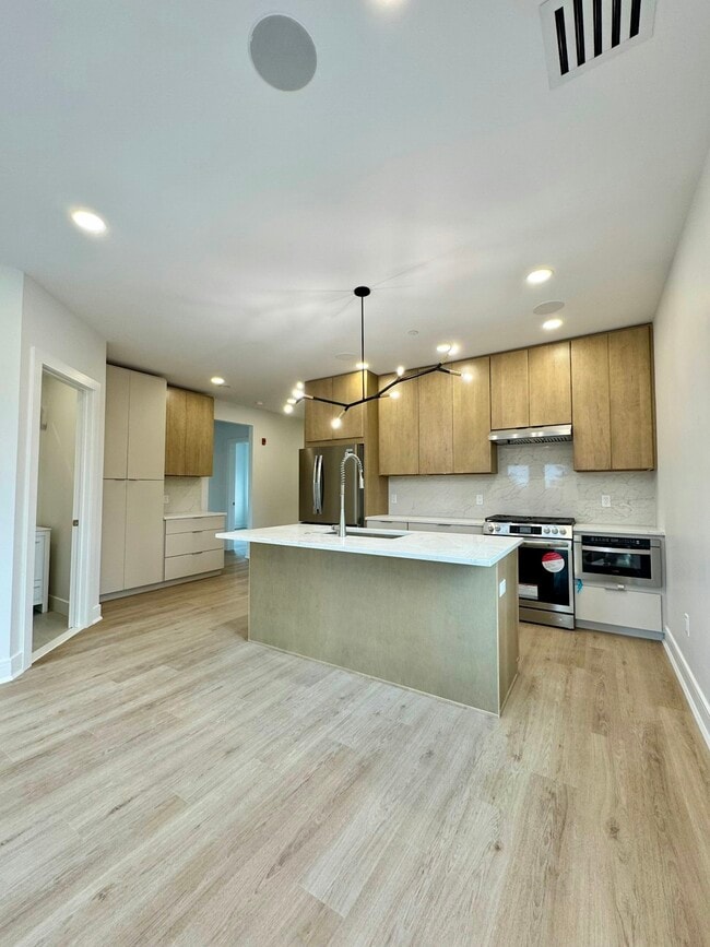 Building Photo - 85 W High St Unit 2R Rental