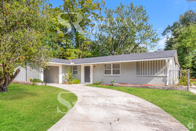 Building Photo - Don't miss out on this lovely 3BR 2BA home