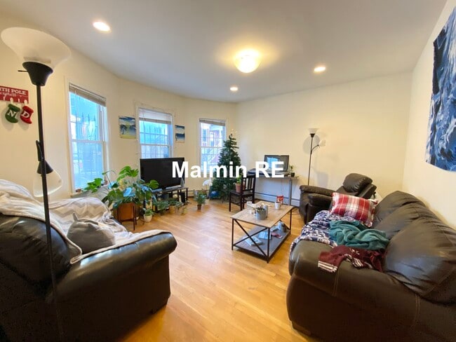 Photo - 143 Hillside St