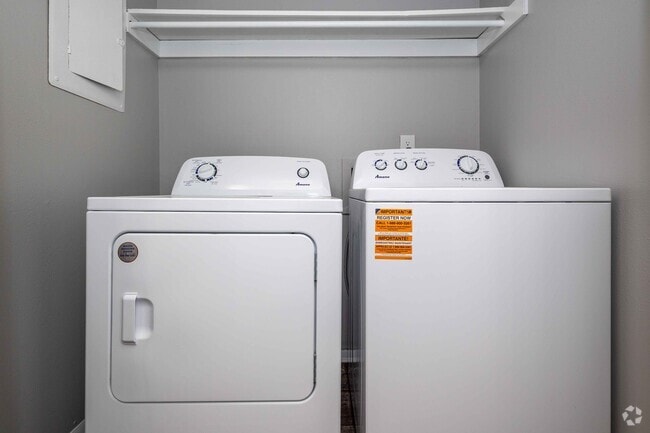2BR, 1BA - 825SF - Washer & Drier