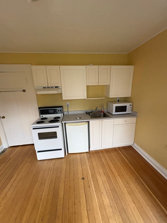 Photo - 1037 Southgate St Unit 5