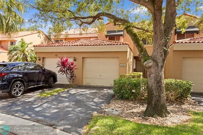 Photo - 640 N University Dr