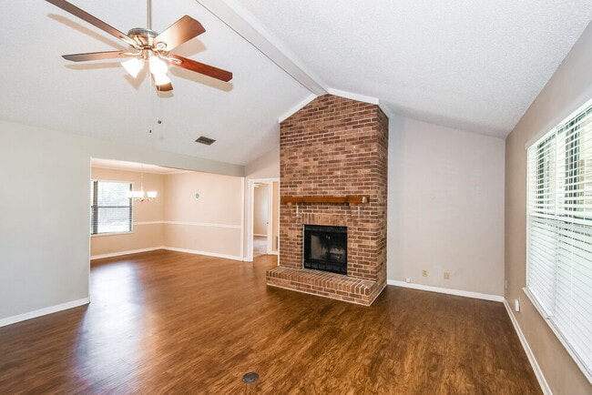 Photo - 970 Sandstone Dr