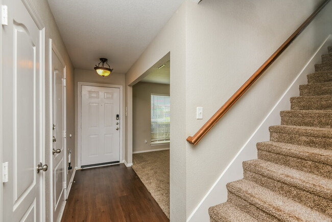 Photo - 425 NE Murphy Rd