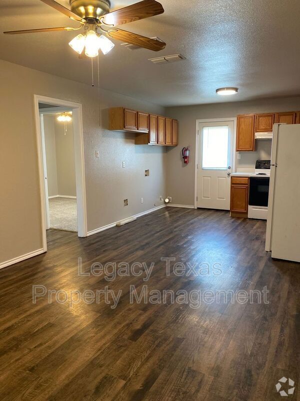 Building Photo - 701 Miracle Ln Unit D Rental
