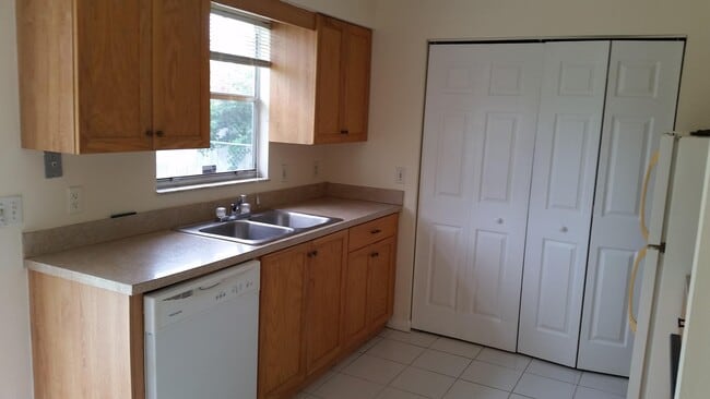 Photo - 460 Fleming Ave