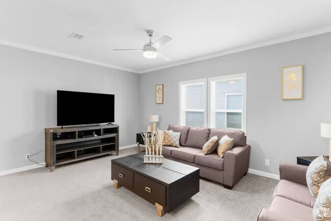 Building Photo - 10047 Collingwood Ave Rental