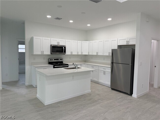 1103 W 10th St