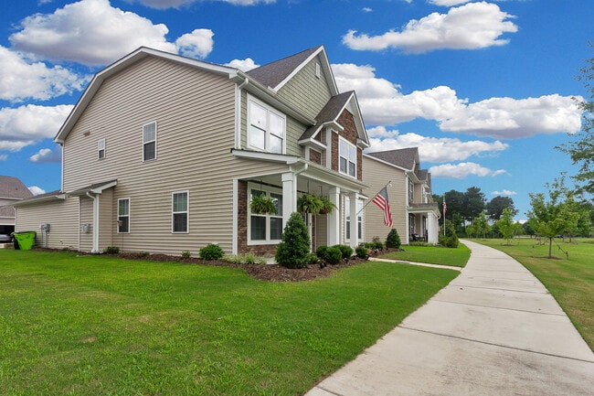 Photo - 1011 Yellowwood Aly