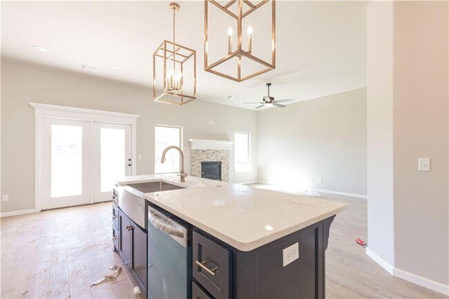 Photo - Beautiful 4 Bedroom 2 Bathroom Home in Dee...