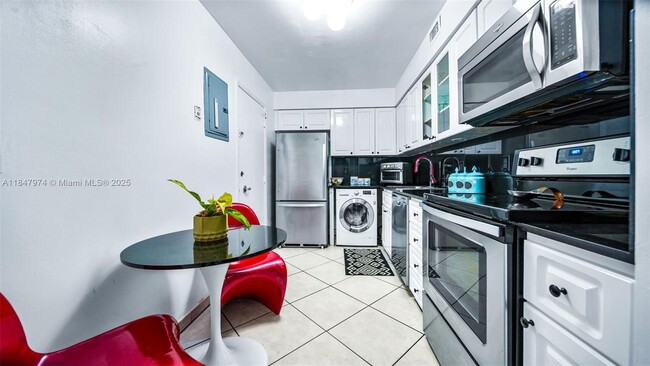 Building Photo - 6770 Indian Creek Dr Unit 7B Rental