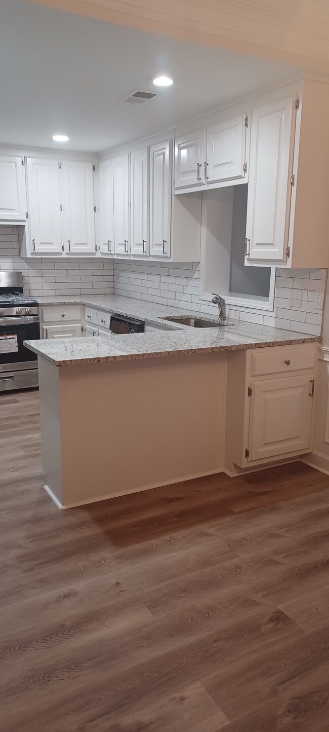 Photo - 7404 Saint Charles Sq