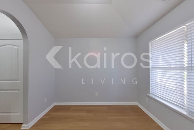 Photo - 588 Kincaid Cove Ln