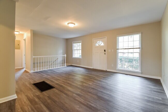 Photo - 842 Bonneville Terrace NW