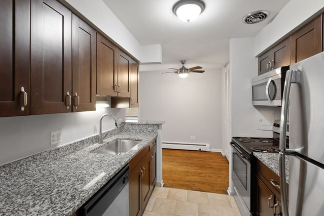 Building Photo - 6001 N Kenmore Ave Unit 304