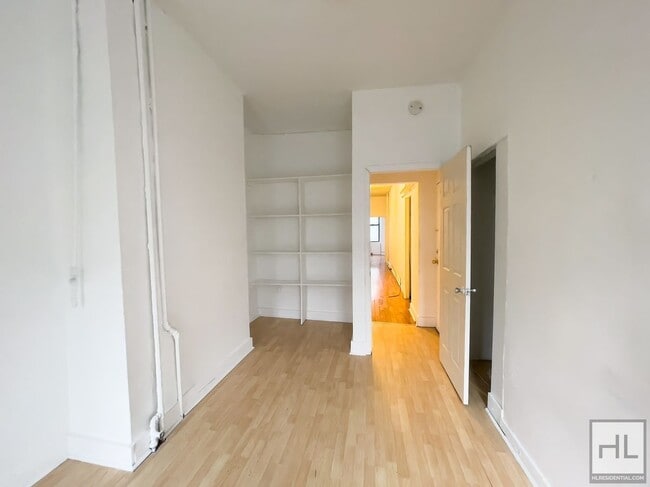 Photo - 2BR 2BA Private Backyard On Bushwick/Ridgewood Border Unidad 1B