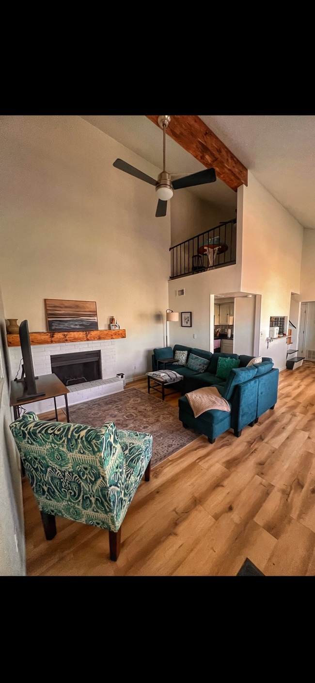 Building Photo - 11525 N Meridian Ave Unit Forest Point 216