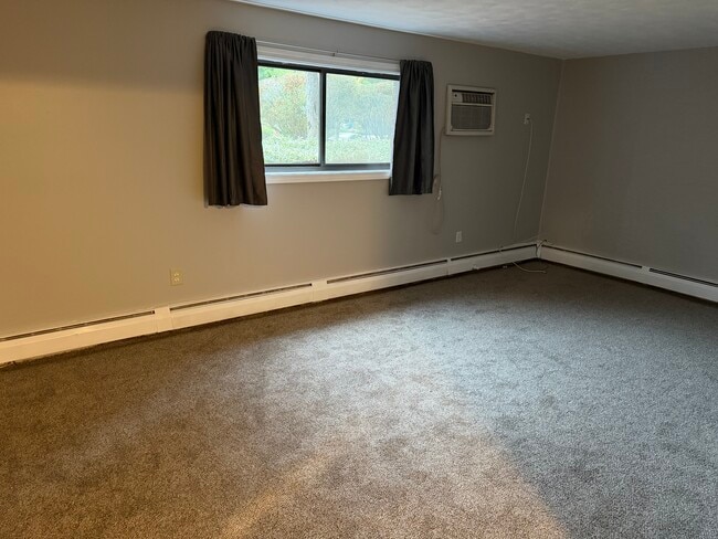 Photo - 12 English Village Rd