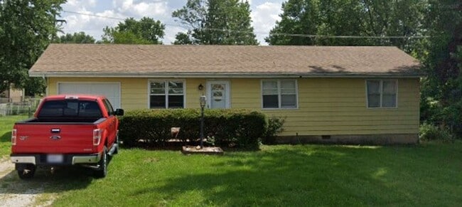 Building Photo - 202 E New Melville Rd