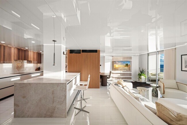 Building Photo - 5555 Collins Ave Unit 16H