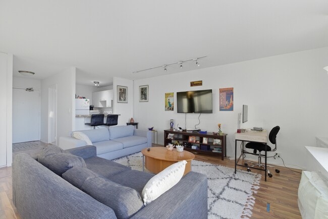 Building Photo - 1355 N Sandburg Ter Unit #303D