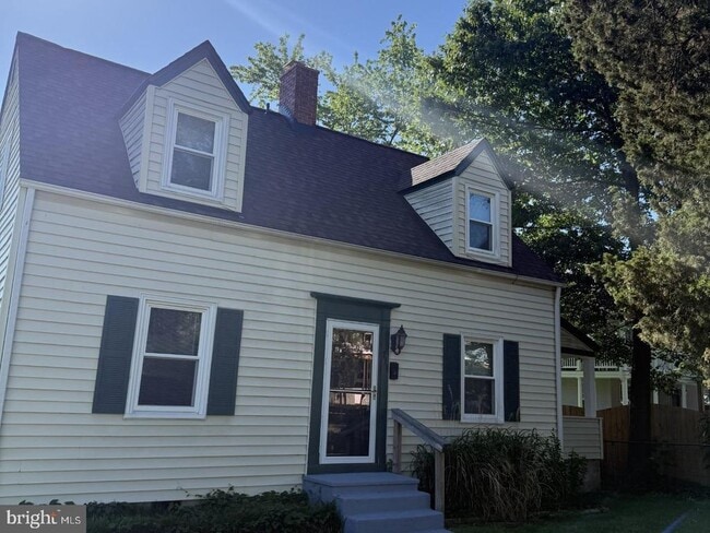 Photo - 711 Taggart St House