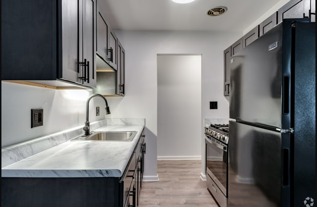 Photo - Warren Manor