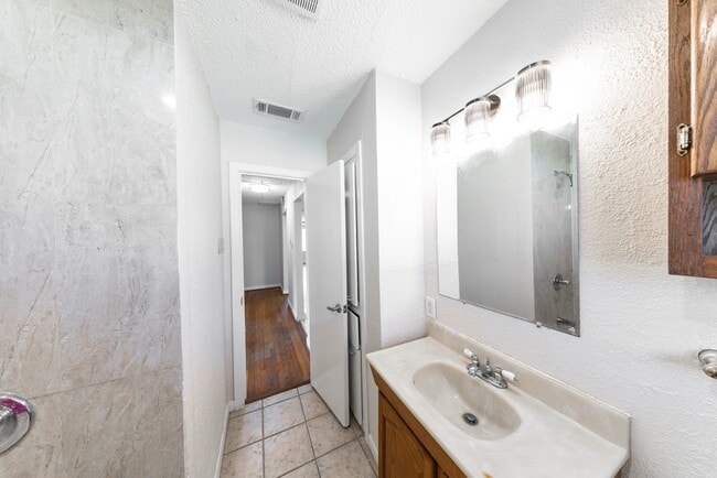 Building Photo - 4710 Glenmont St