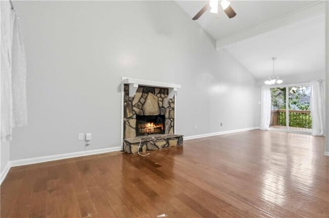 Photo - 442 Booth Cir SW