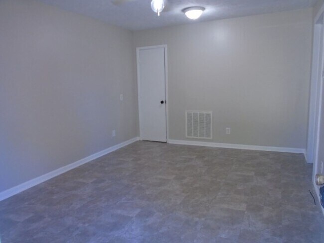 Photo - 1 Bedroom 1 Bathroom available NOW in Bonn...