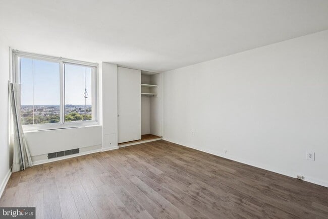 Photo - 604 S Washington Square Unidad 1505