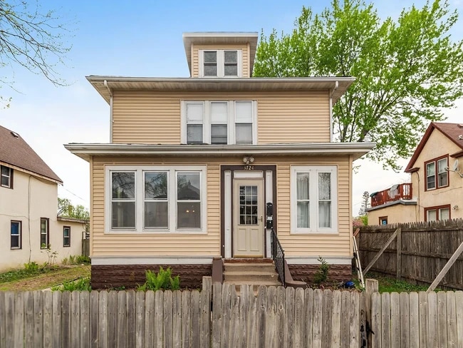 3724 Bloomington Ave Unidad Upper unit