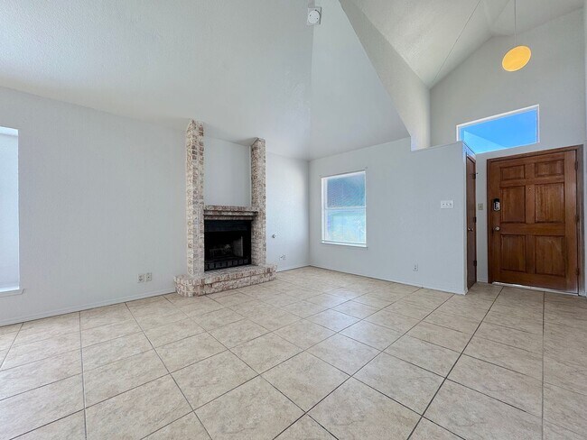 Photo - Northeast El Paso 3 Bed/2 Bath Refrig A/C w/Mountain Views!