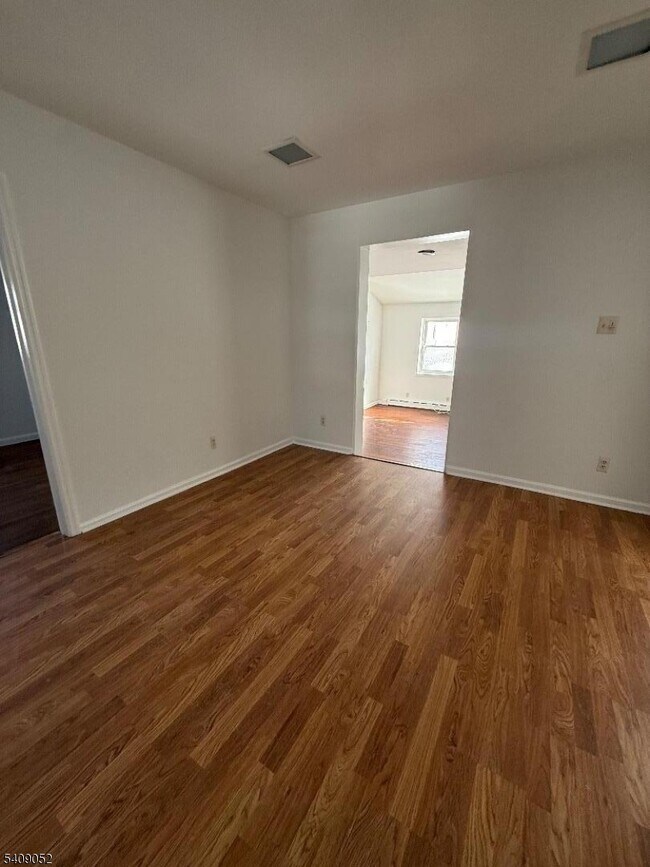 Photo - 98 Broughton Ave