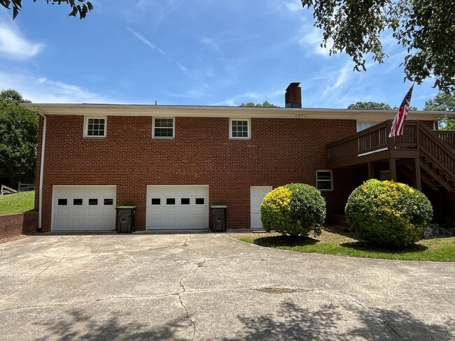 Photo - Spacious 4-Bedroom 3-Bathroom Brick Home in Arcadia Area