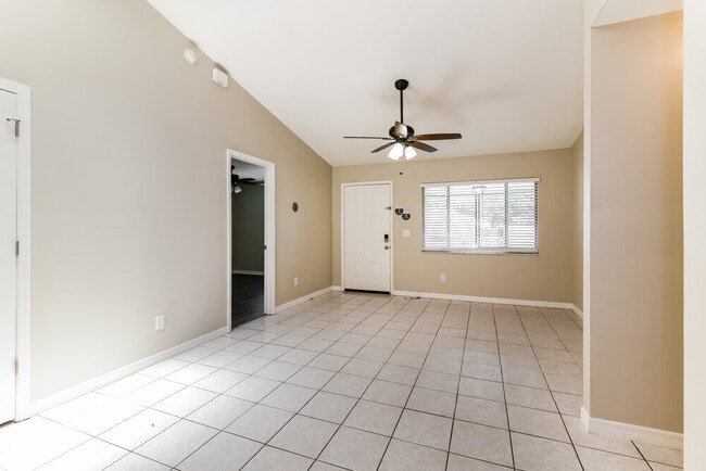 Photo - 724 Iowa Woods Cir E