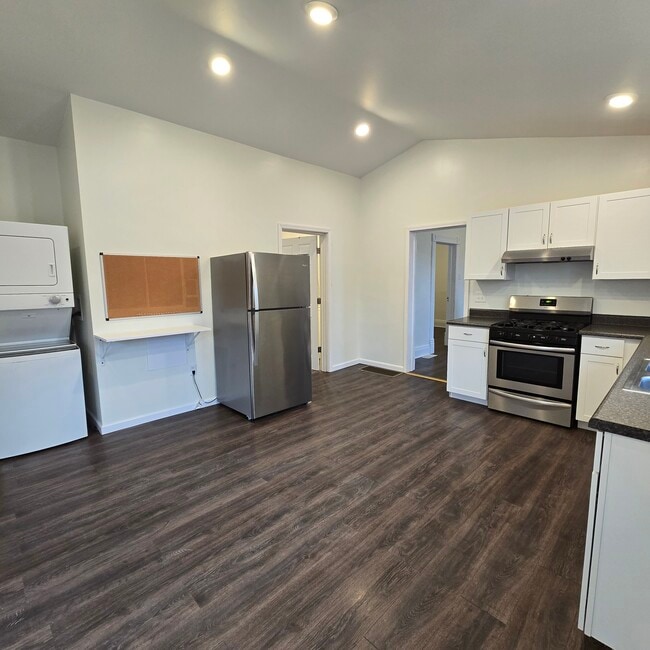 Photo - 241 Short St