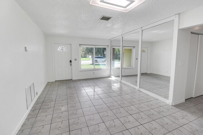 Photo - 2233 NW 3rd Ave
