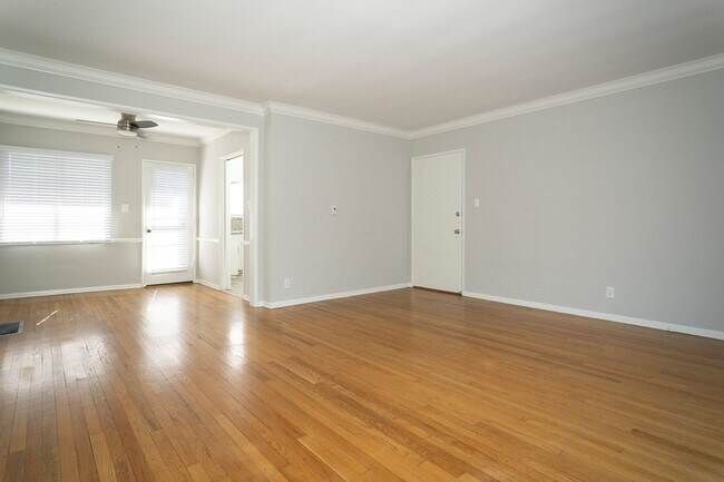 Photo - 1420 Barrington Way