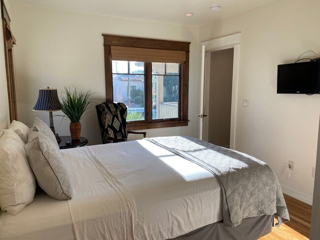 Photo - FLEXIBLE FULLY FURNISHED Point Loma Home! AC! All Utilities Included!