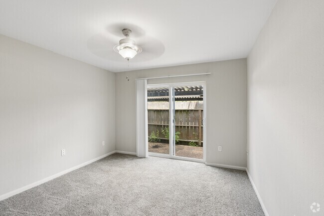 2BR, 2BA - 1,085SF - Bedroom