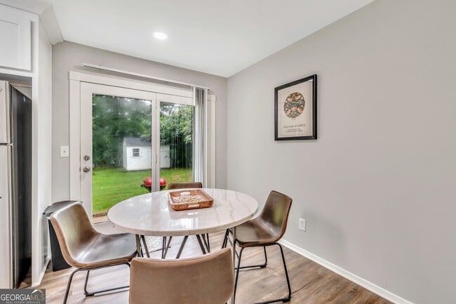 Photo - 4589 Ryan Rd