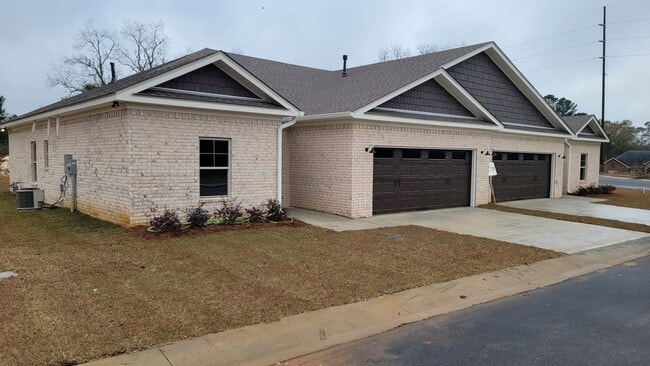 Photo - Fully Furnished 3BR/2BA Duplex in Avalon Subdivision!