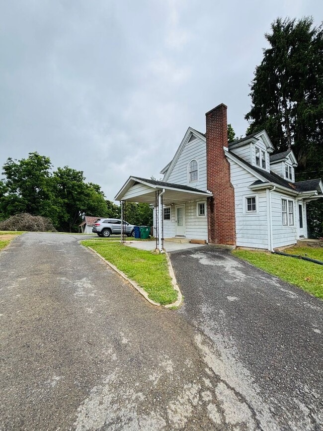 Photo - 1410 N Main St