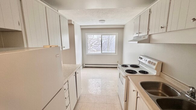 Photo - 8 Birkshire Ct