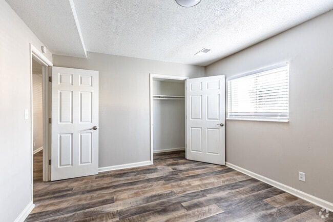 2BR, 1BA - 782SF