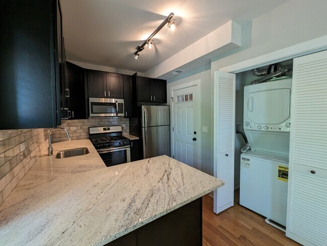 2207 W Eastwood Ave Unit 3