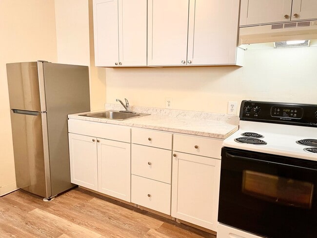 3220 Lombard Ave Unit A