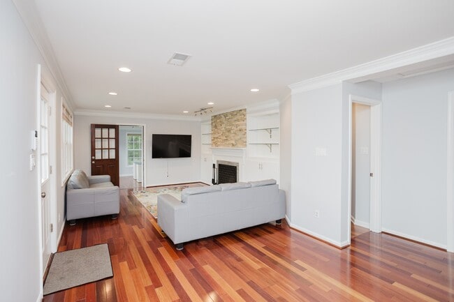 Photo - 2177 Chain Bridge Rd